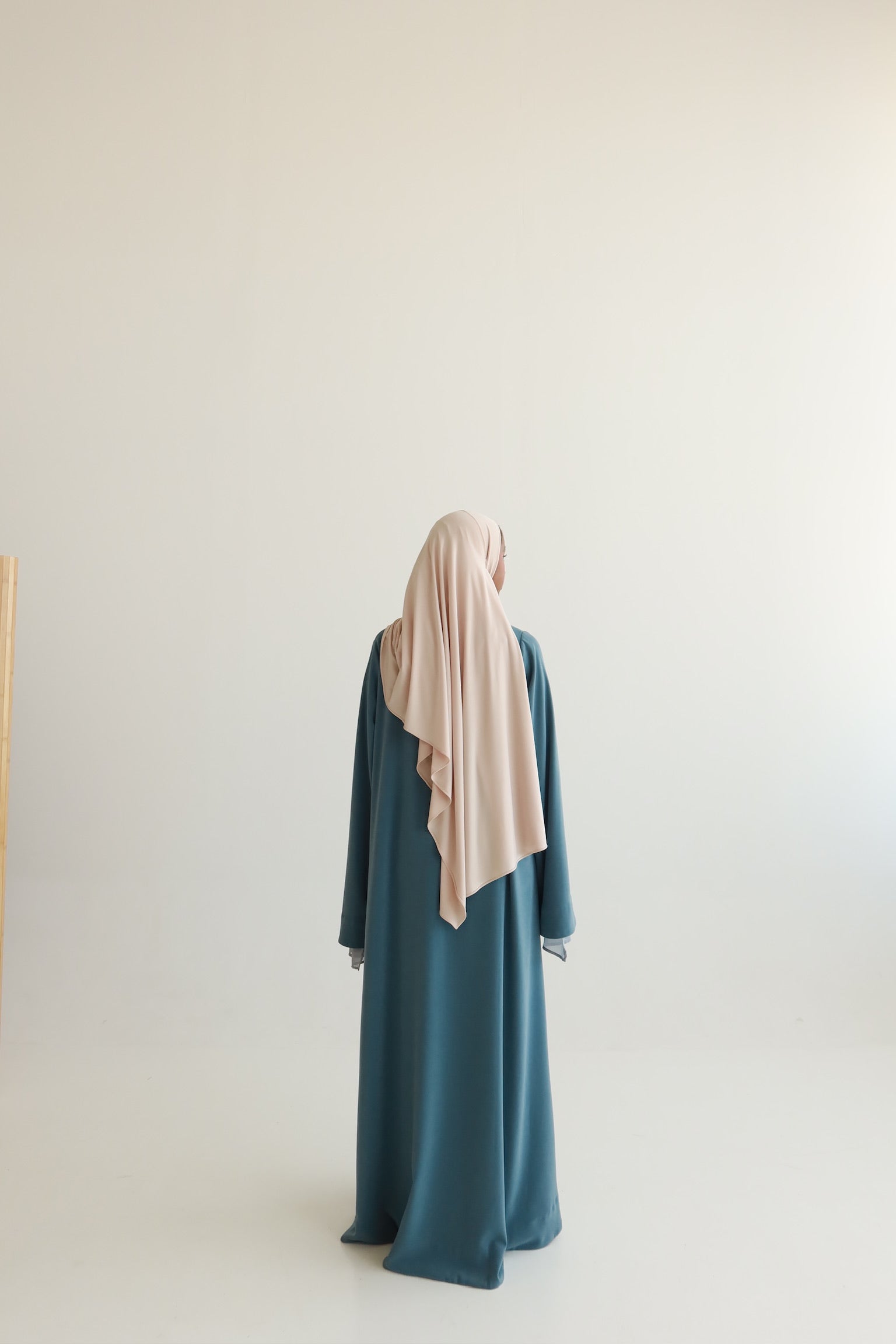Elara – Petrol Mist